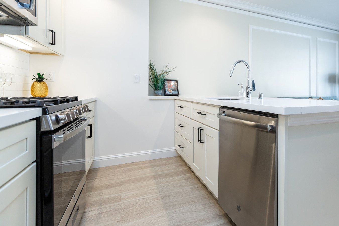 845 Pine photo 2