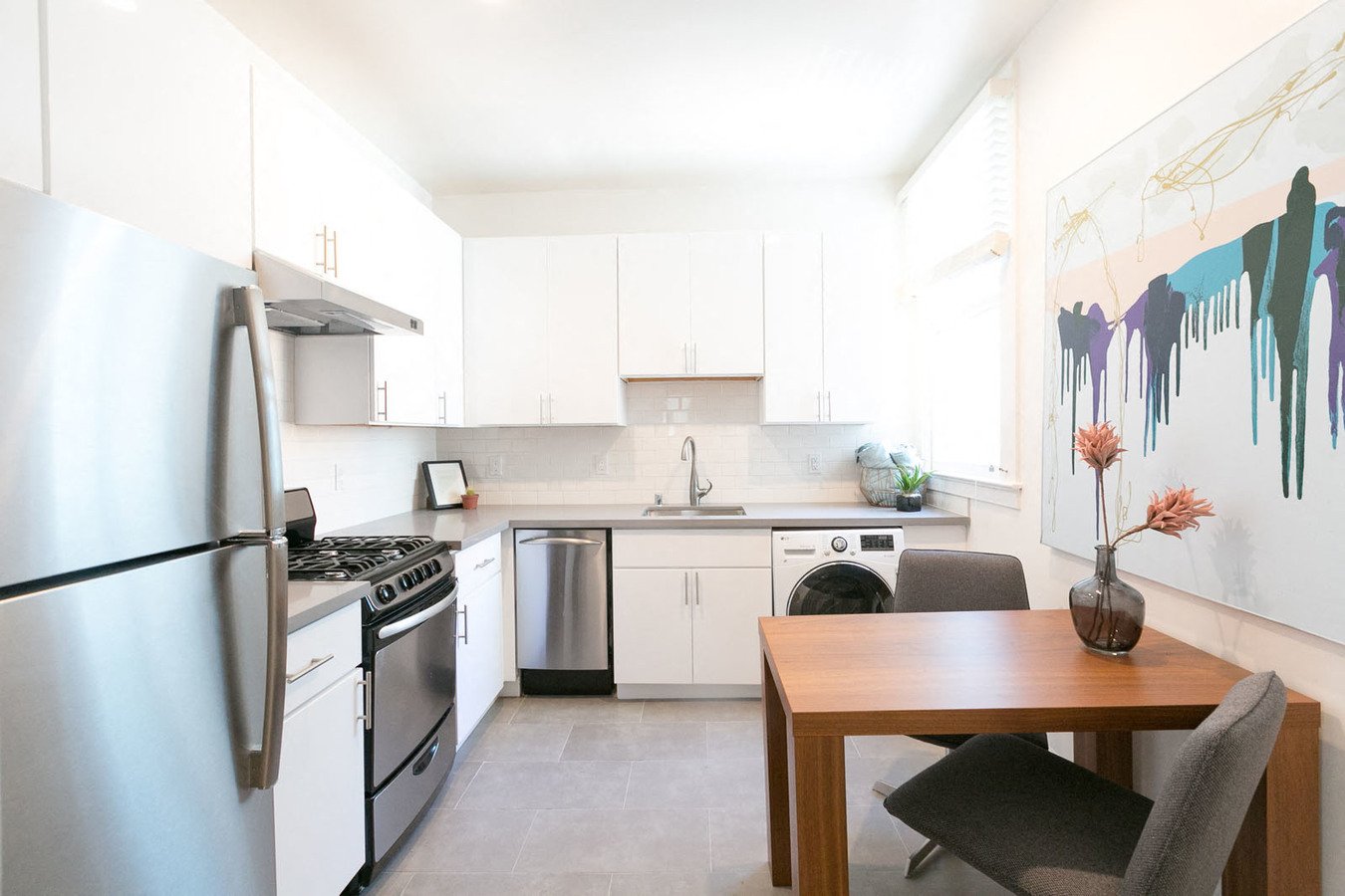 916 PACIFIC Apartments photo 3