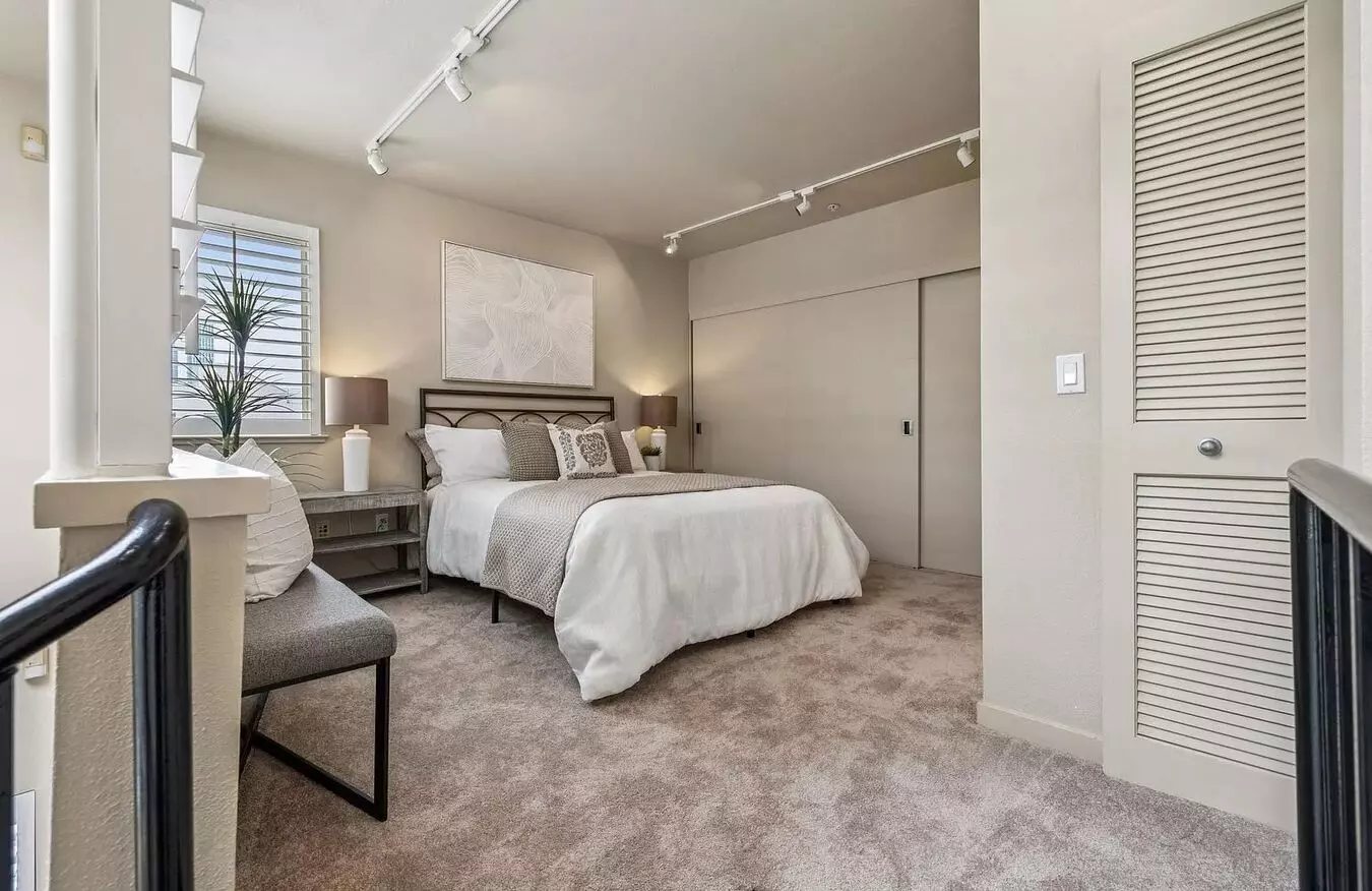 1-bed Condo With Skyline Views photo 5
