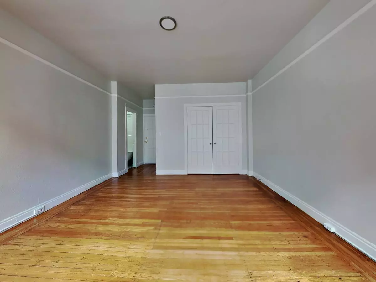 970 Geary St photo 3