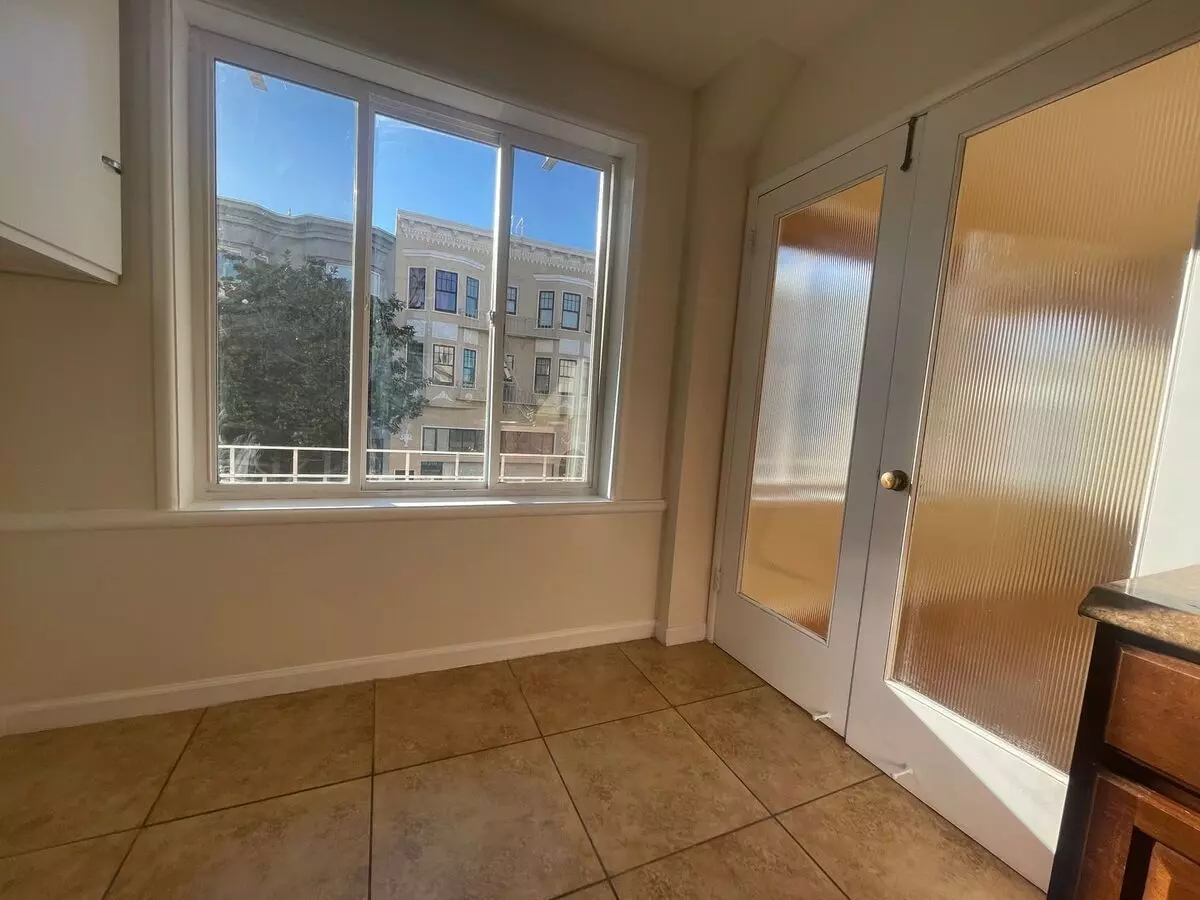 990 Jackson Street, San Francisco, CA 94133 photo 3
