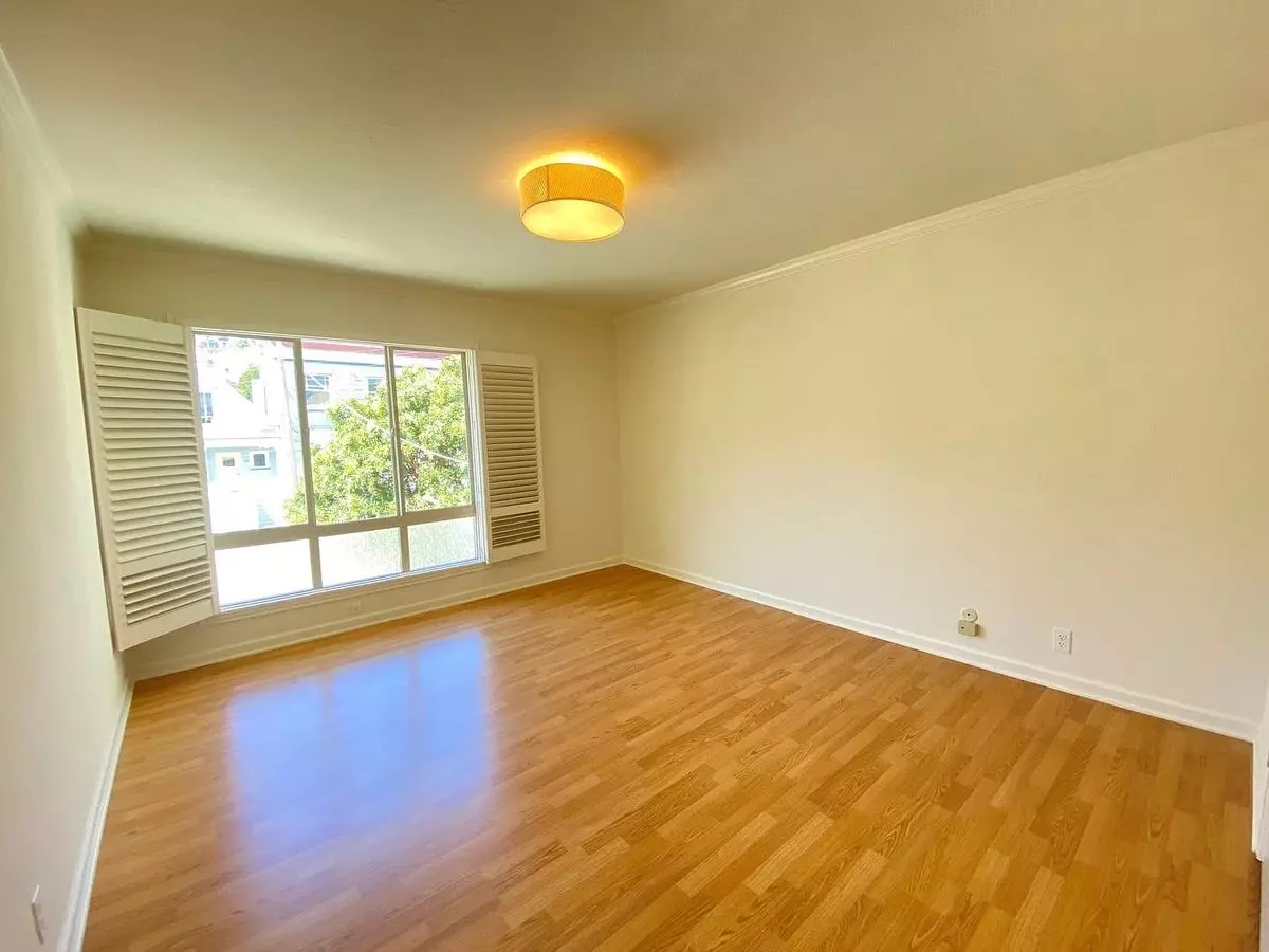 1565 Noe St photo 2