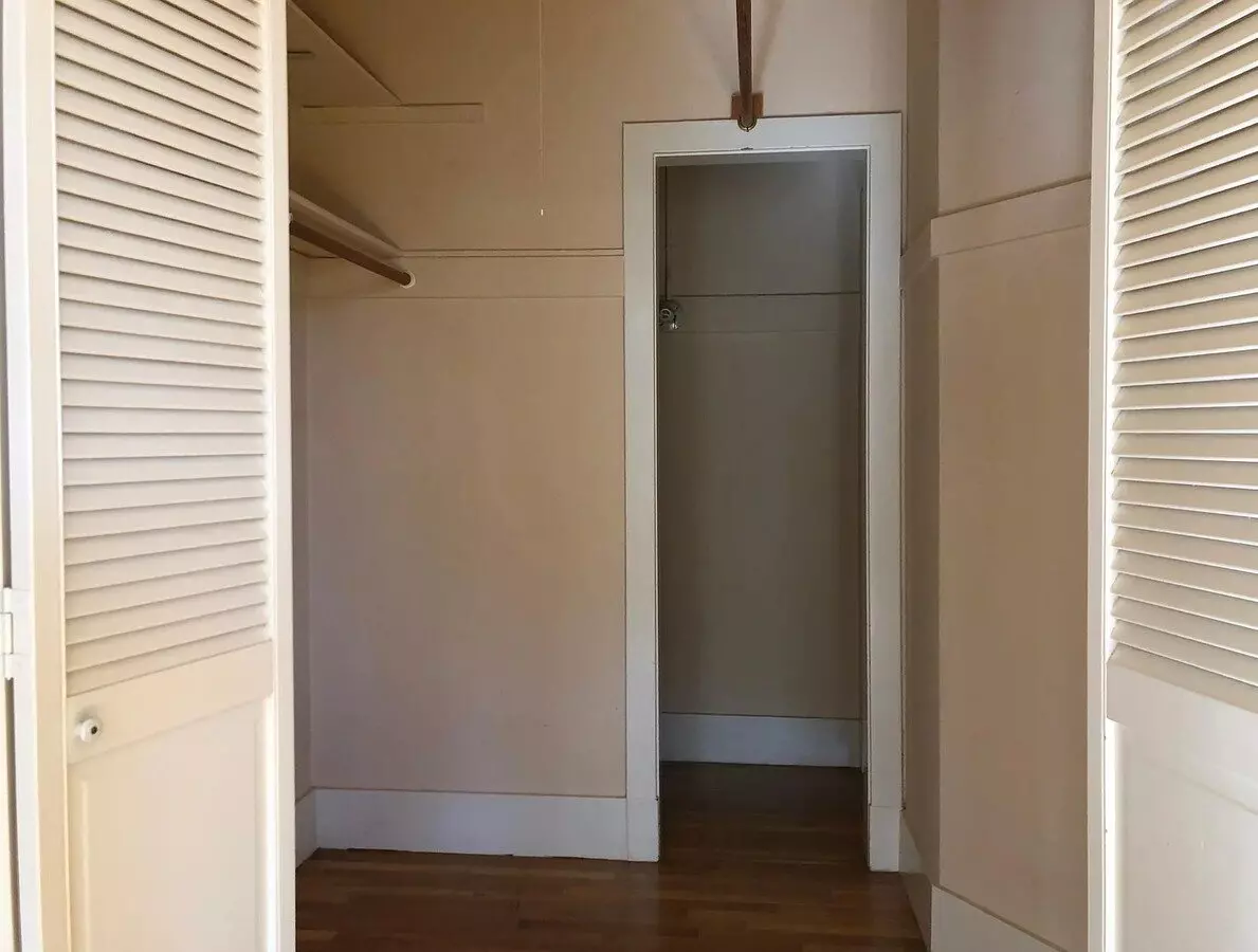 Beautiful 1 Bedroom, 1 Bathroom Middle Floor Unit. photo 5