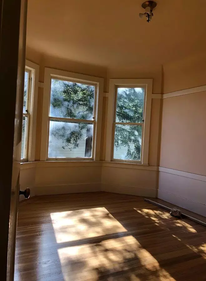 Beautiful 1 Bedroom, 1 Bathroom Middle Floor Unit. photo 4