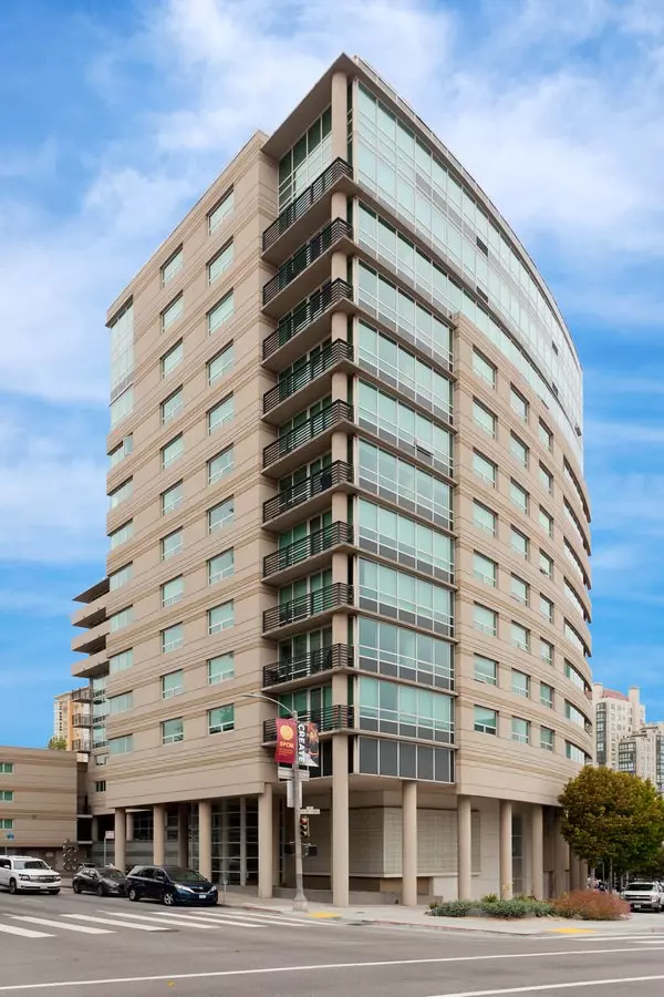 Beautiful 2 Bed / 2 Bath Unit Located In Downtown District photo 5
