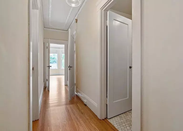 Bedrooms: 1 Bathrooms: 1 -updated Bathroom