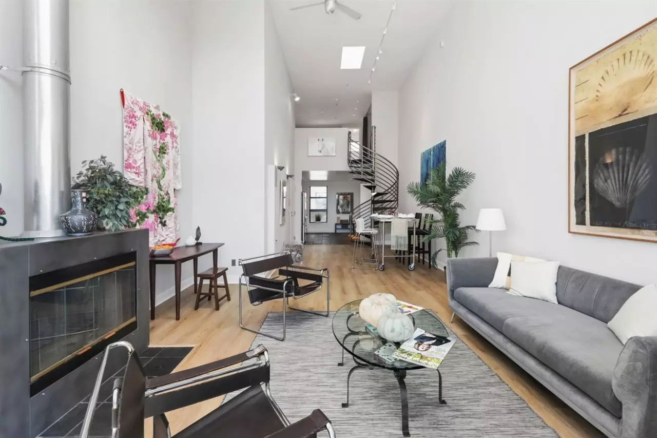 Bright Top-floor Loft photo 2