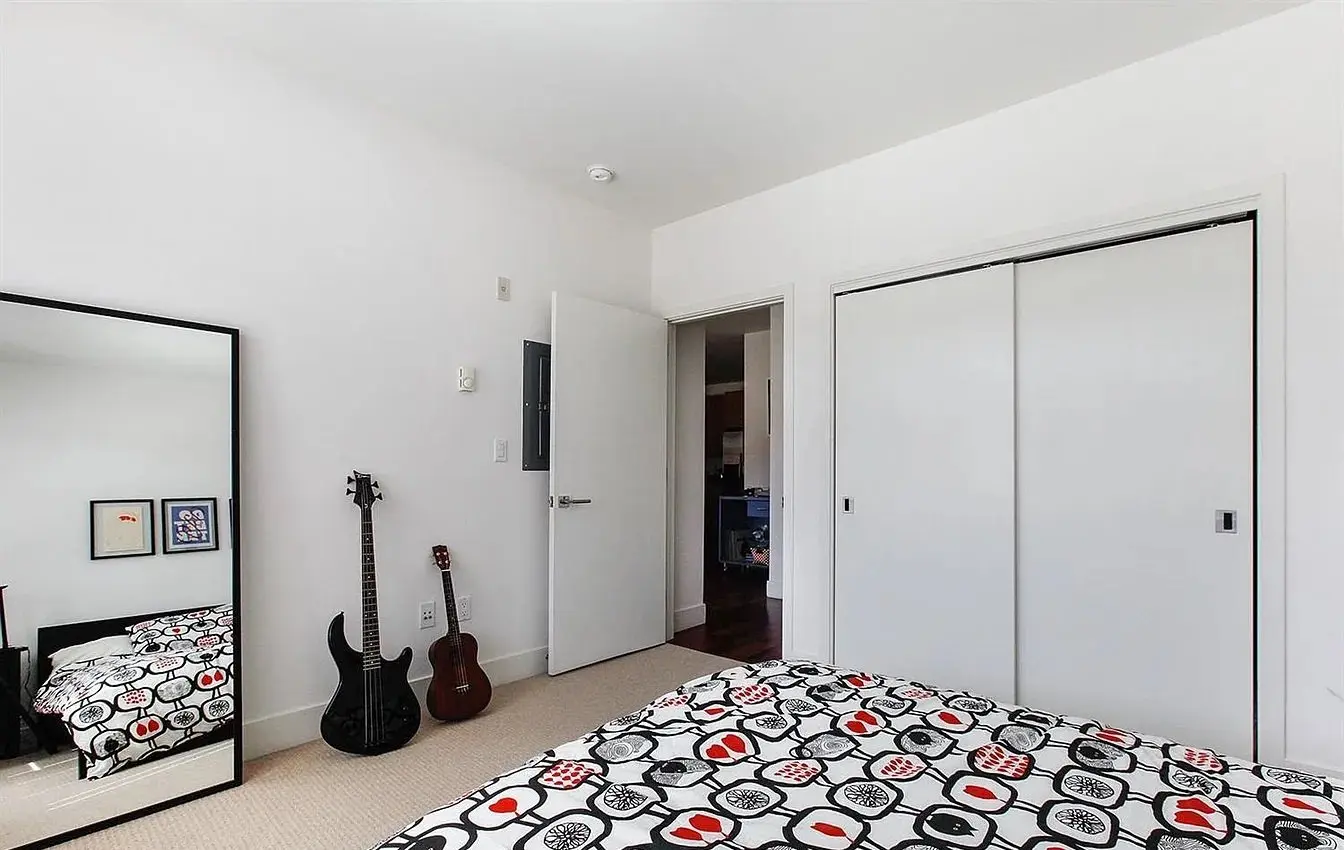 Centrally Located, Inner Mission One Bedroom One Bath Unit. photo 3