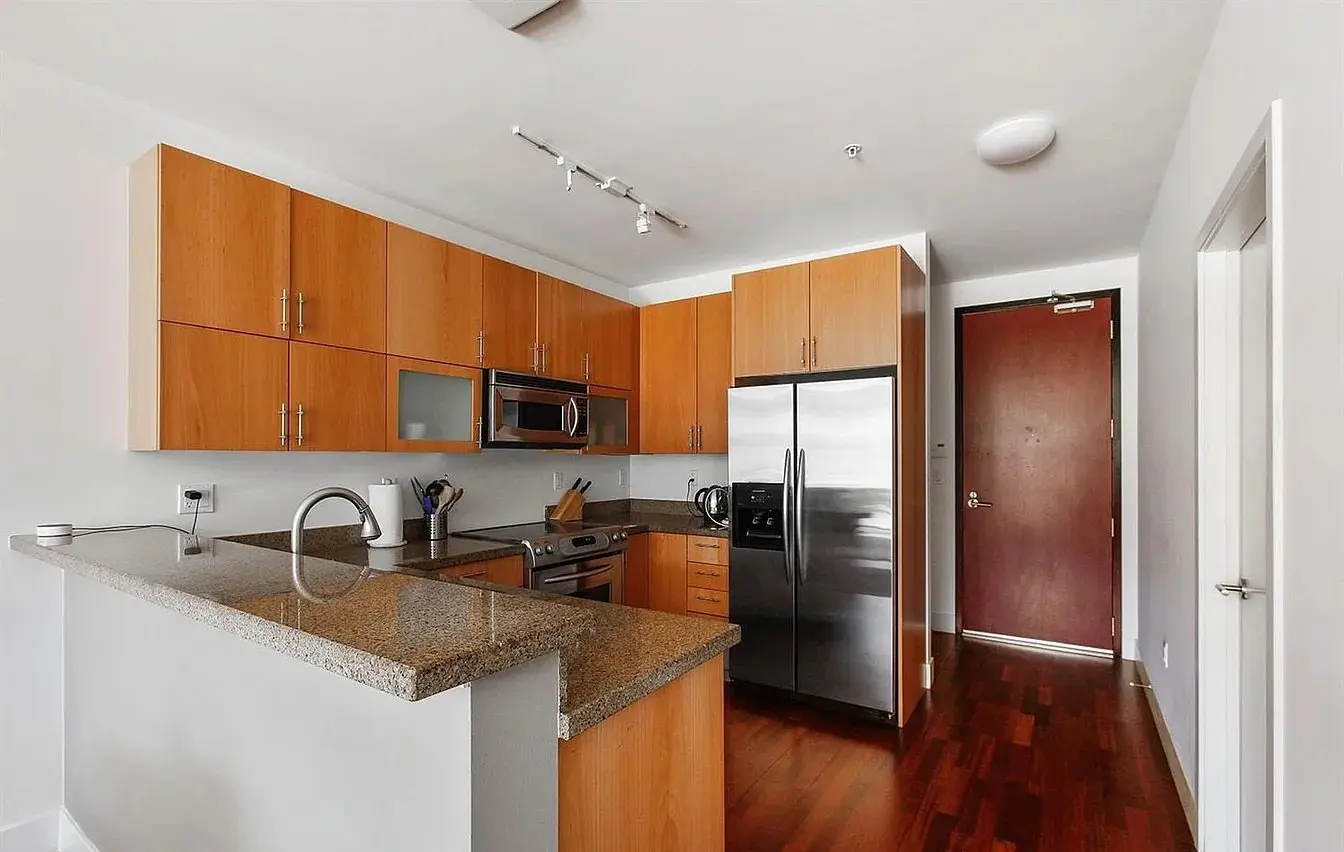 Centrally Located, Inner Mission One Bedroom One Bath Unit. photo 4