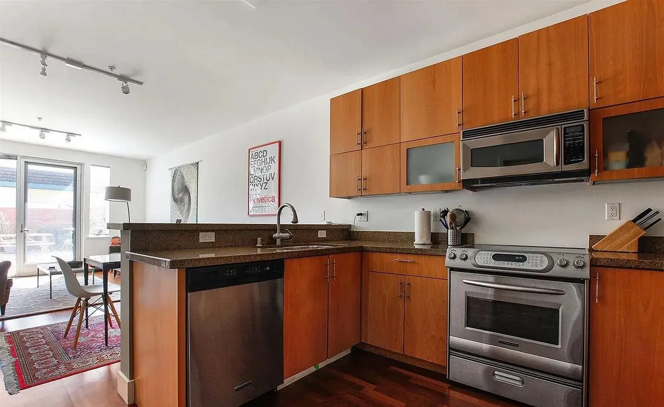 Centrally Located, Inner Mission One Bedroom One Bath Unit. photo 5
