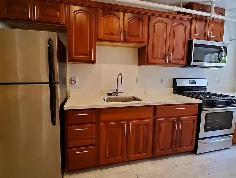 Charming Garden 1B 1B Apartment In A Prime Central Knob Hill Location! photo 3