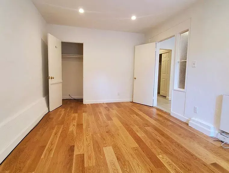 Charming Garden 1B 1B Apartment In A Prime Central Knob Hill Location! photo 5