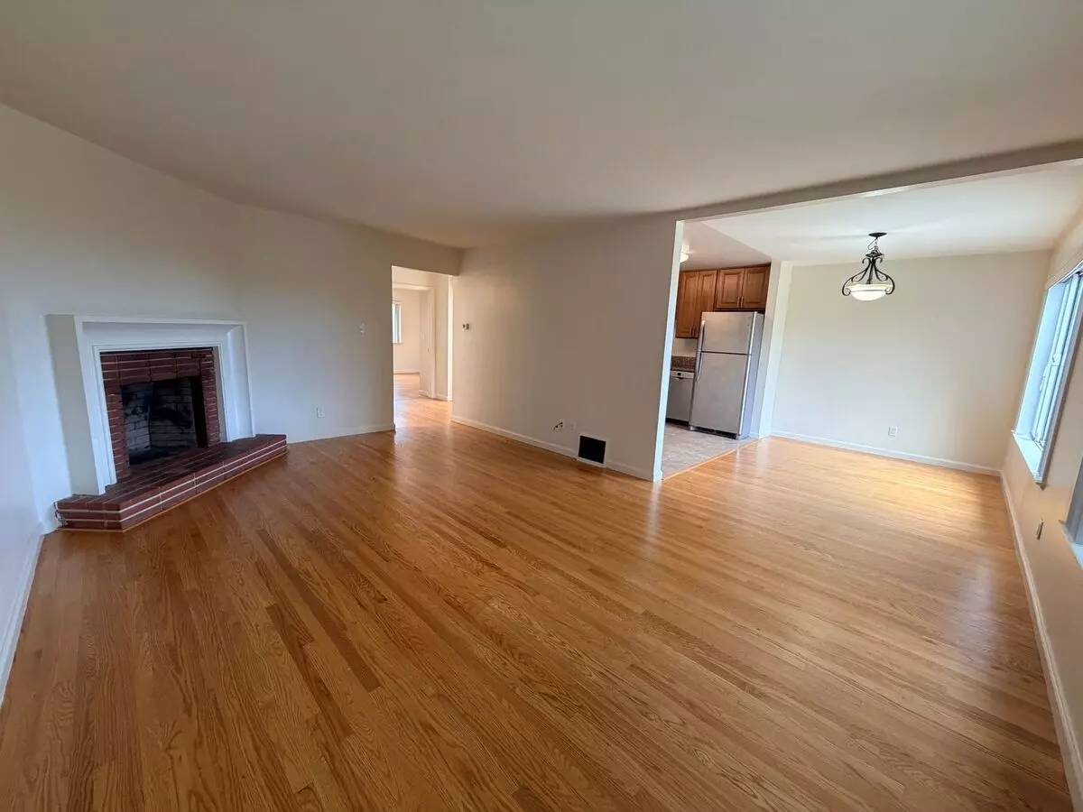 2BR/2BA Single Family House on Burrows St · San Francisco photo 5