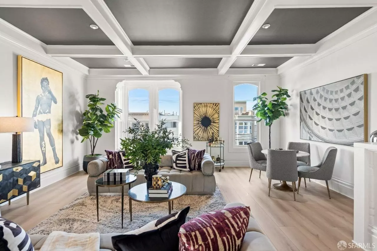 Elegant Retreat Boasts A Thoughtfully Renovated Ensuite Bathroom photo 5