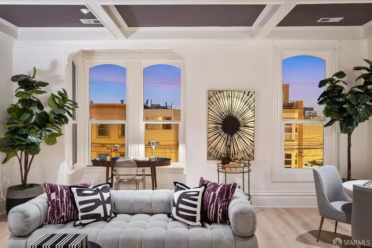 Elegant Retreat Boasts A Thoughtfully Renovated Ensuite Bathroom photo 4