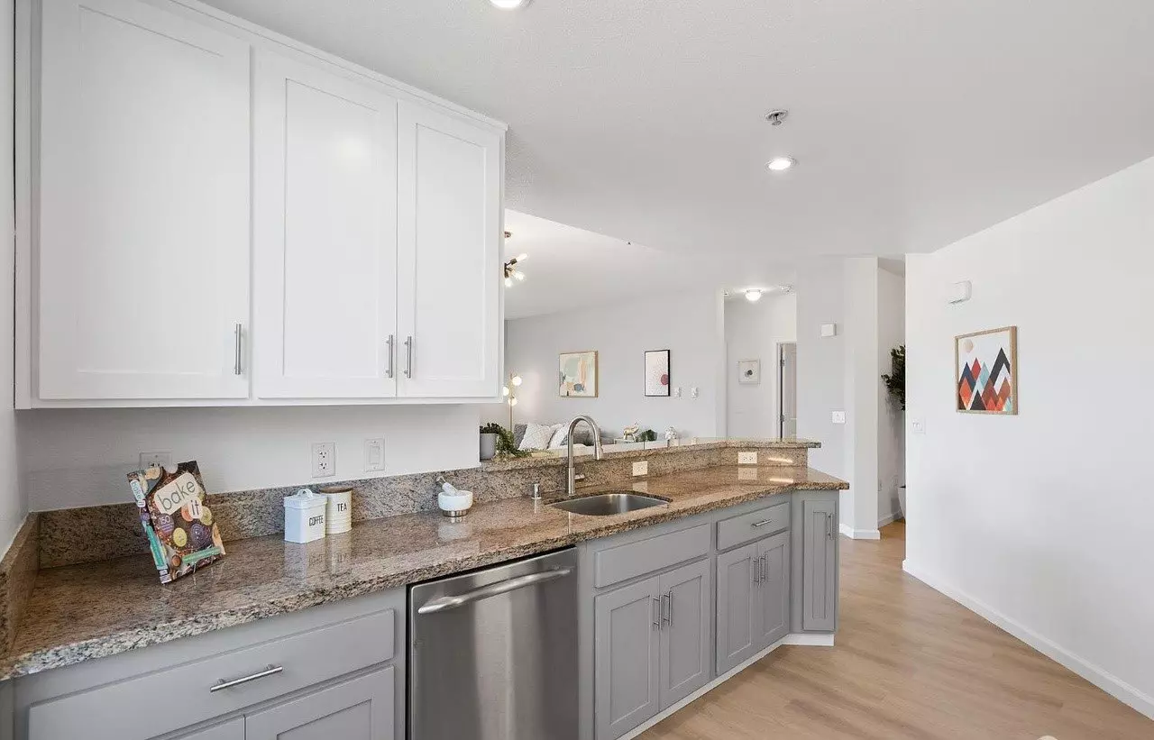501 Crescent Way, San Francisco, CA 94134 photo 3