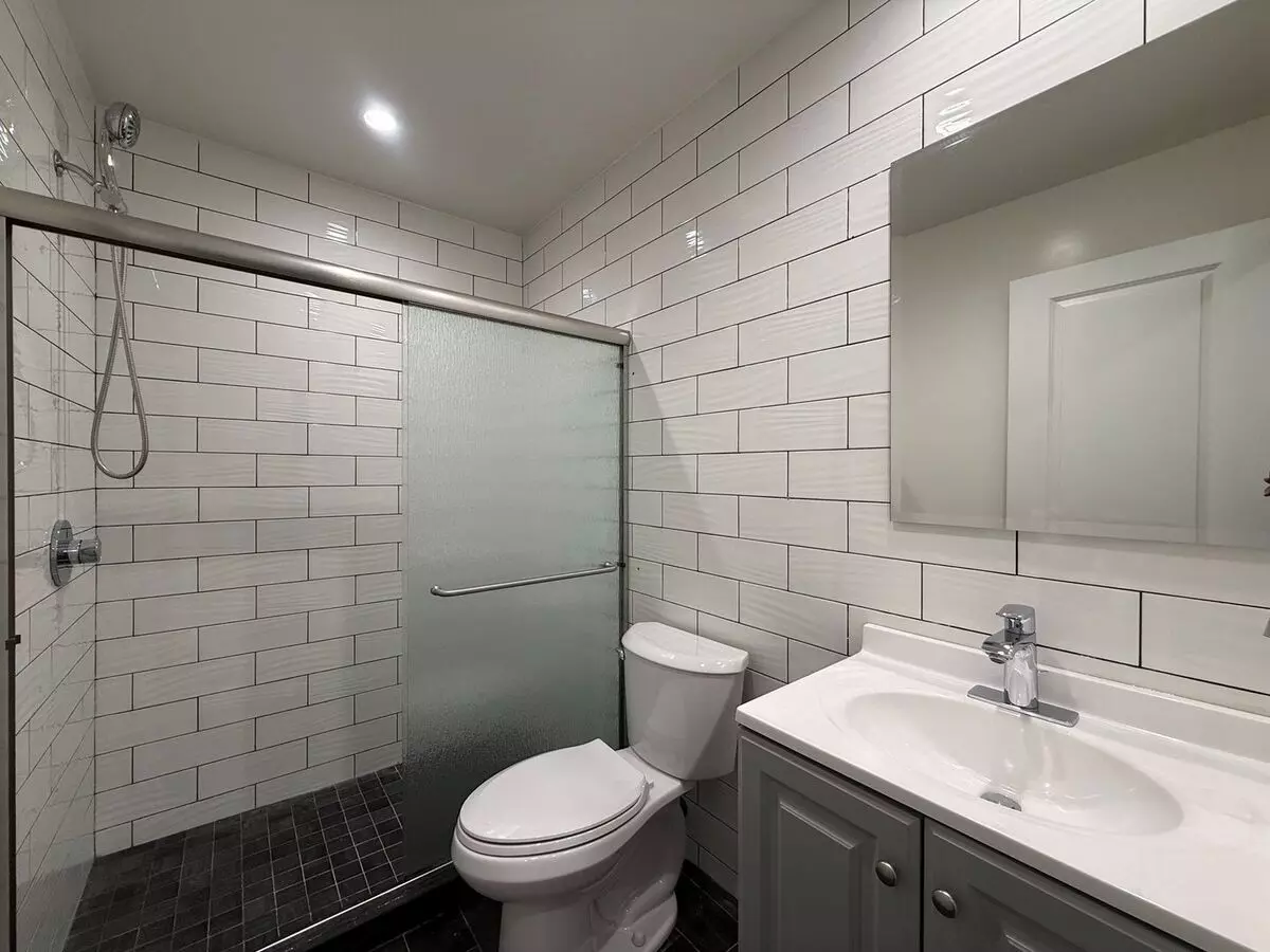 Entirely Renovated Studio In A Highly Convenient Location. photo 3