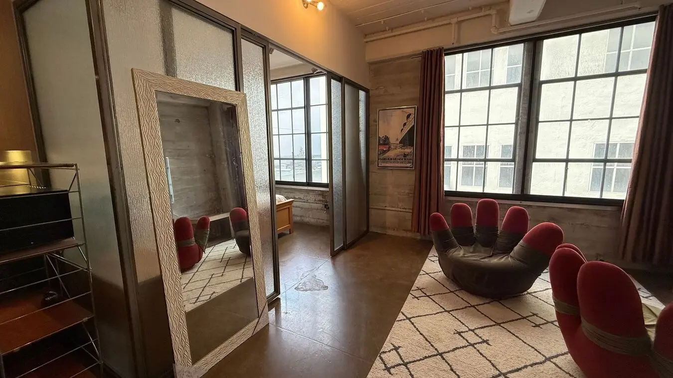 Epic Rea - 2 Bed / 1 Bath Loft-style Unit At Historic Mint Plaza photo 4