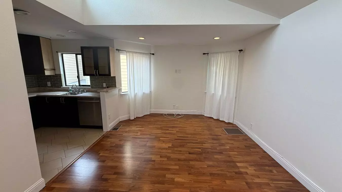 Epic Rea: Charming 2Bed Condo W/ Parking photo 2