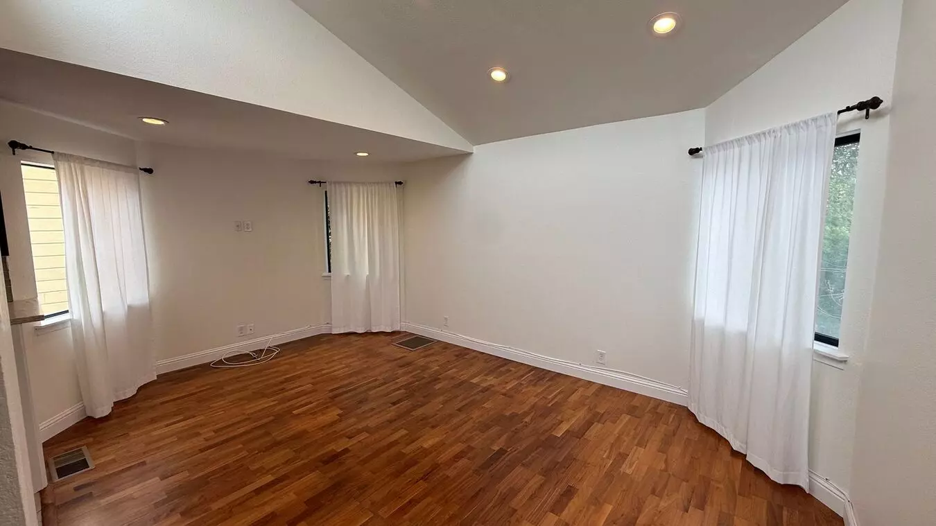 Epic Rea: Charming 2Bed Condo W/ Parking photo 4