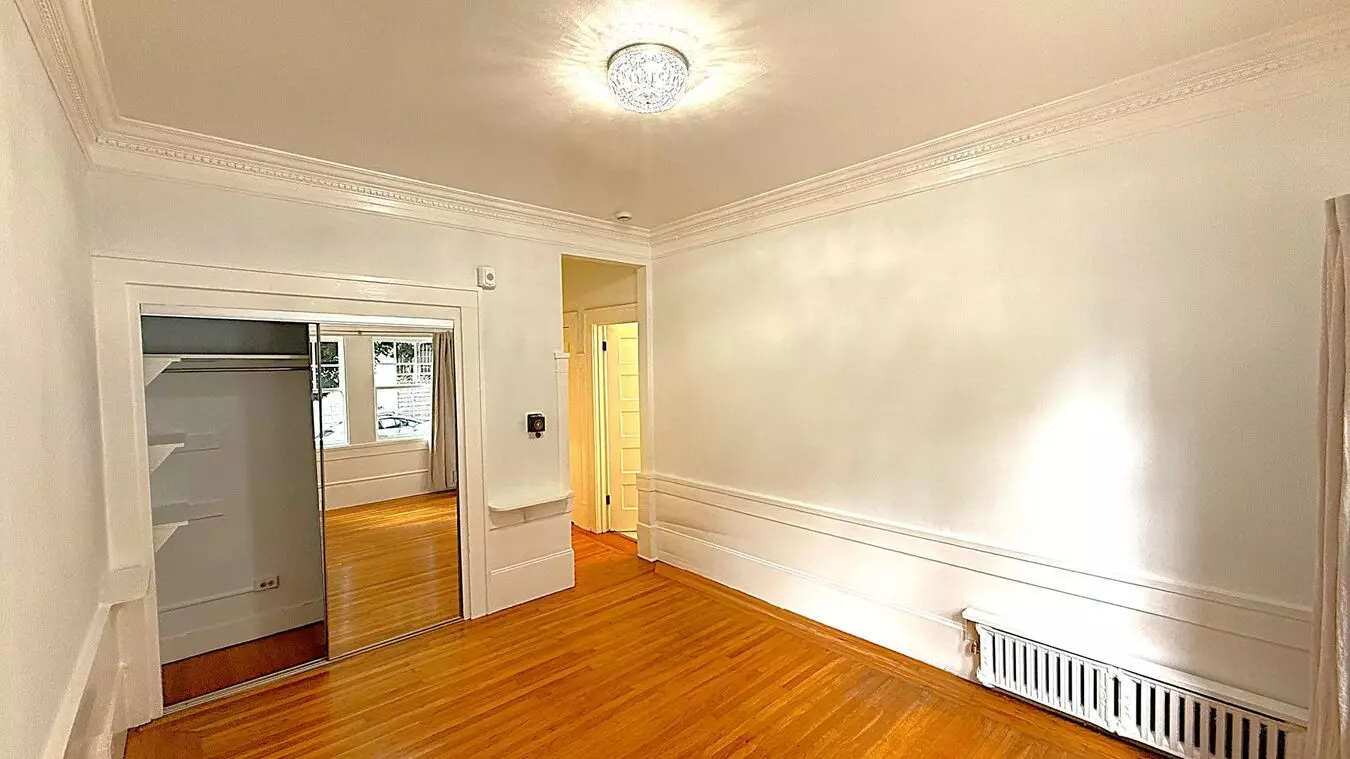 DISCOVER SUNLIT LIVING IN CHARMING EDWARDIAN NOB HILL HOME photo 5