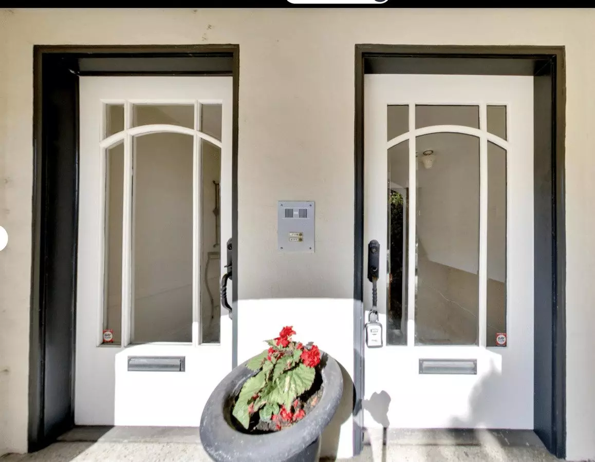 Expansive Top-floor Richmond Flat | 2bd + Sunroom | Parking Included | Nearly 1,900 Sq. Ft. photo 3