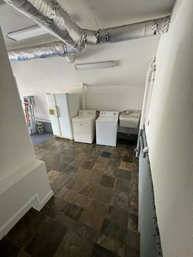 Luxurious 4BR Oasis w/ City Views  Zen Yard photo 4