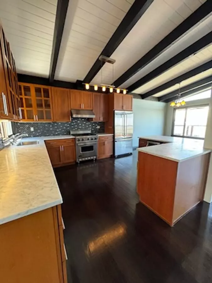 Luxurious 4BR Oasis w/ City Views  Zen Yard photo 2
