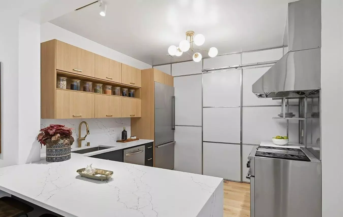 1031 Dolores St photo 3
