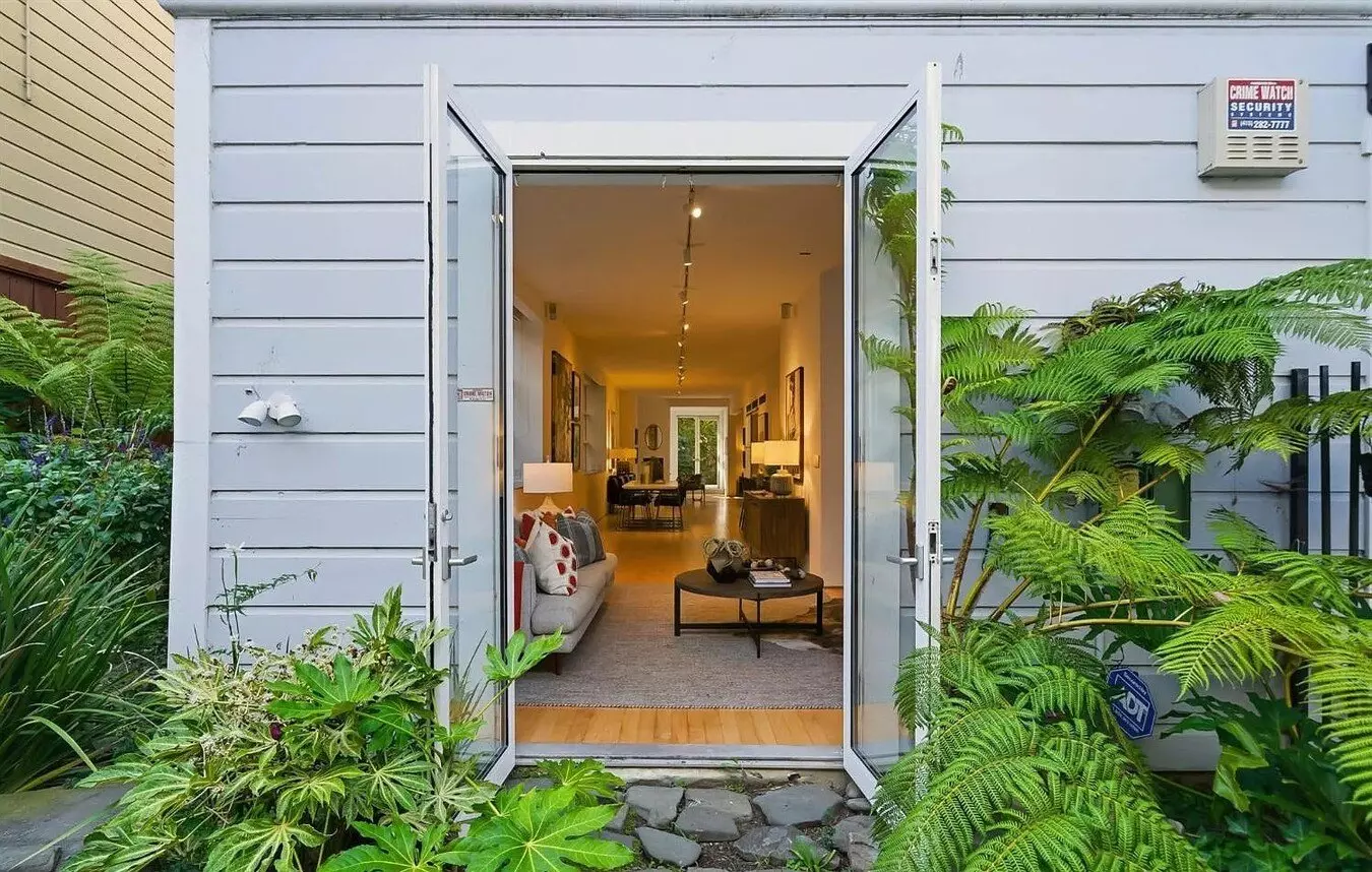 1031 Dolores St photo 5