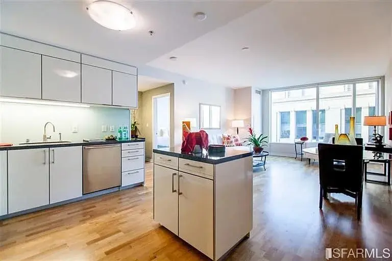 For Rent At 337 Spear St photo 2