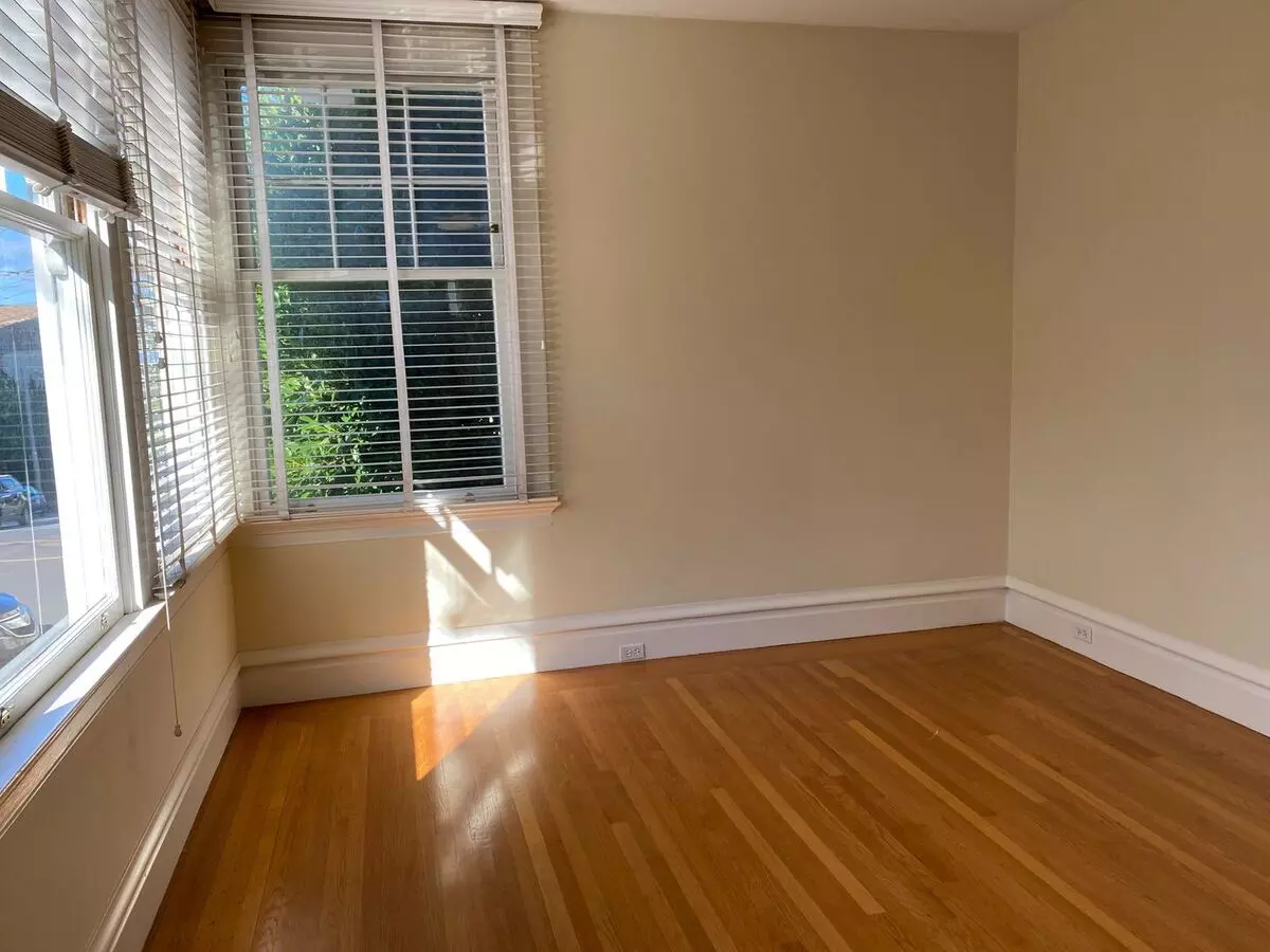 Fully Remodeled 2br/1ba. Dishwasher! Laundry! Hardwood! photo 2