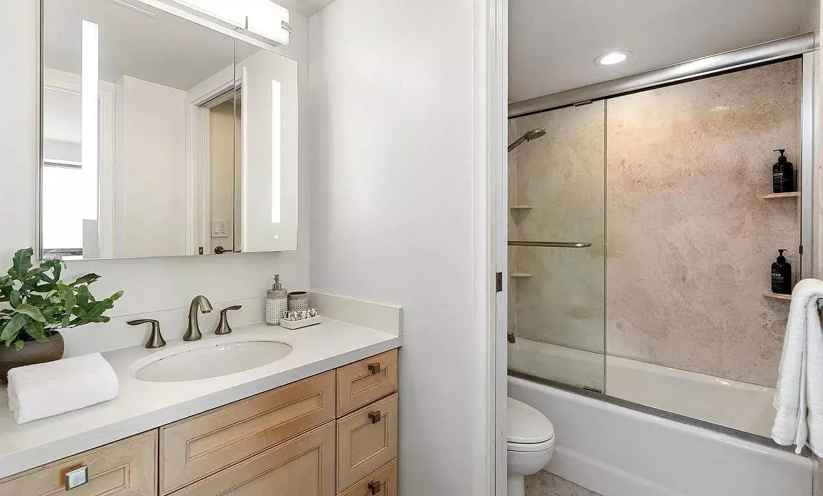 Gramercy Towers photo 2