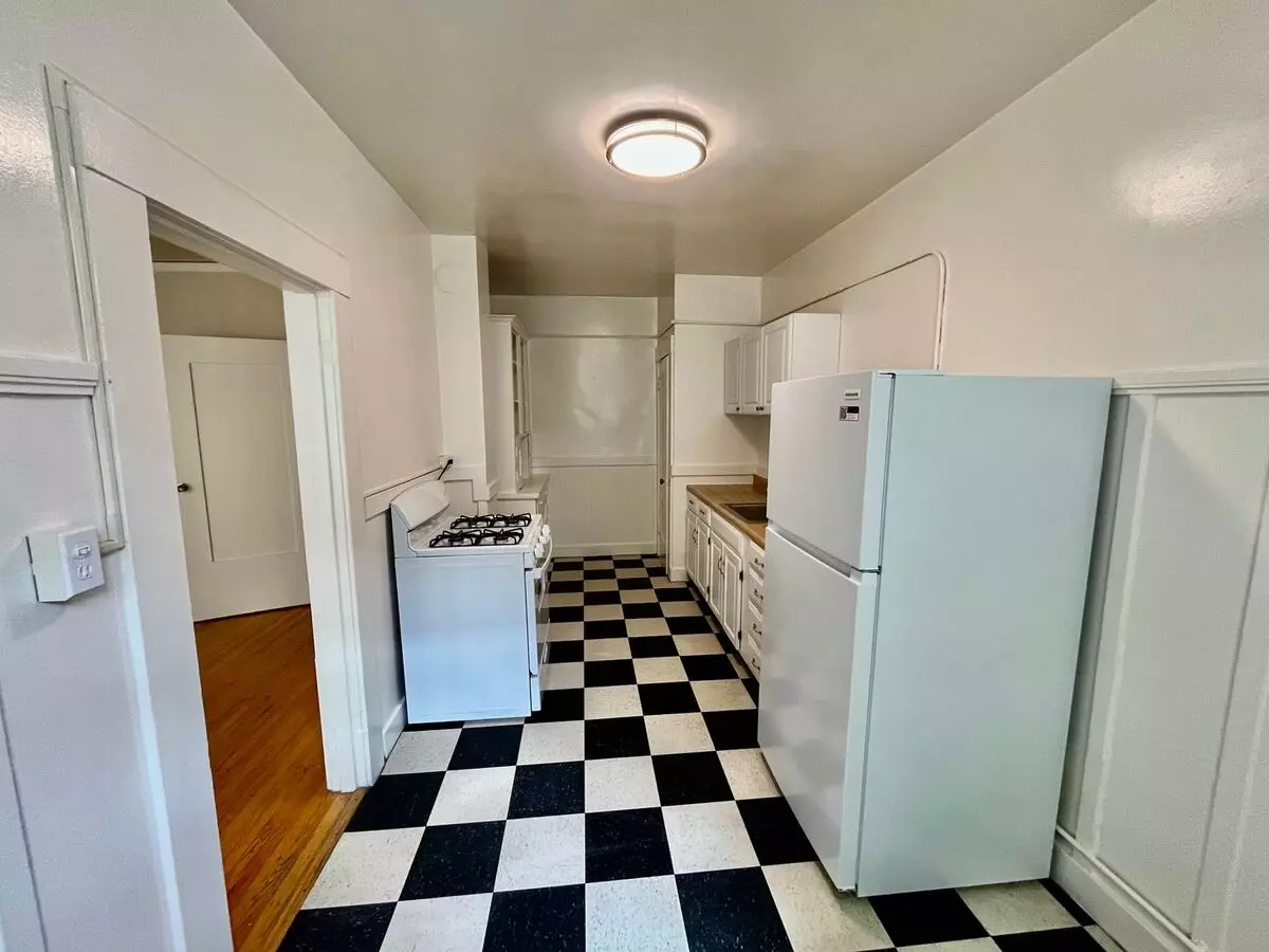 Incredible, Top Floor Van Ness Corridor Studio!!! photo 3
