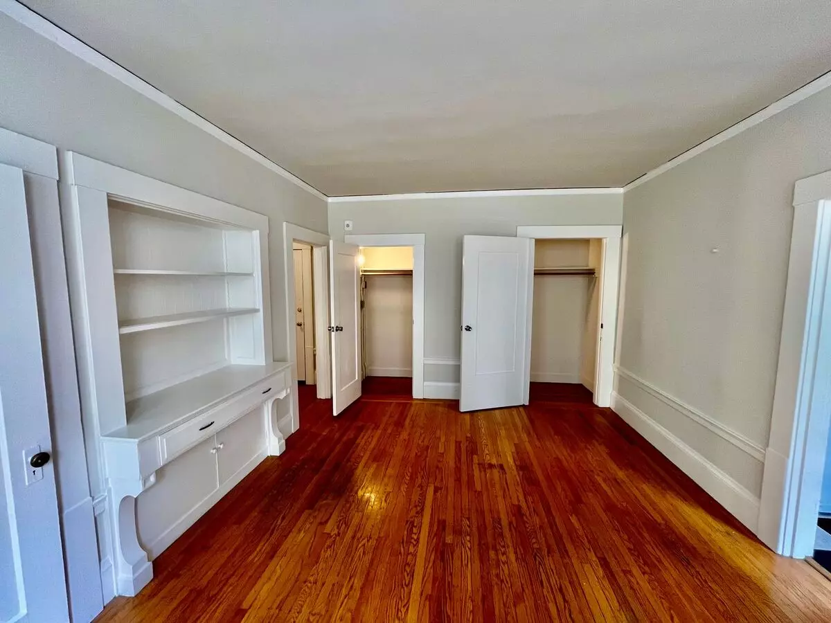 Incredible, Top Floor Van Ness Corridor Studio!!! photo 5
