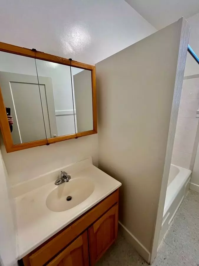 Incredible, Top Floor Van Ness Corridor Studio!!! photo 4