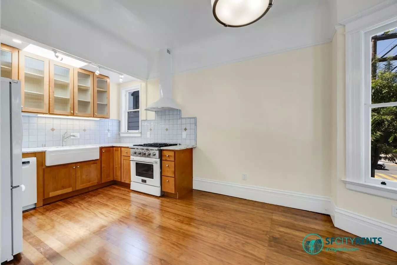 Intimate Luxury Space W/ Chef's Kitchen, 2 New Baths; Private Deck Overlooks Zen Courtyard photo 4