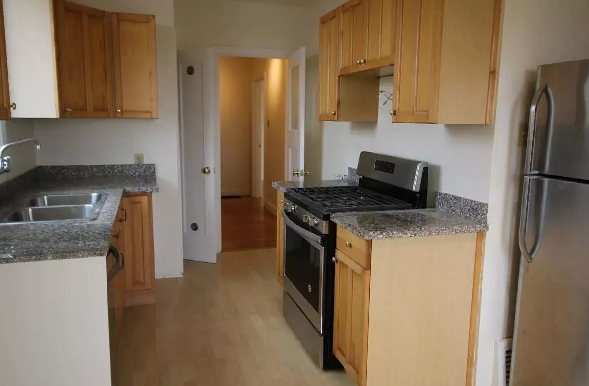 Large, Comfortable Apartment With A Lovely View.!!!!! photo 5