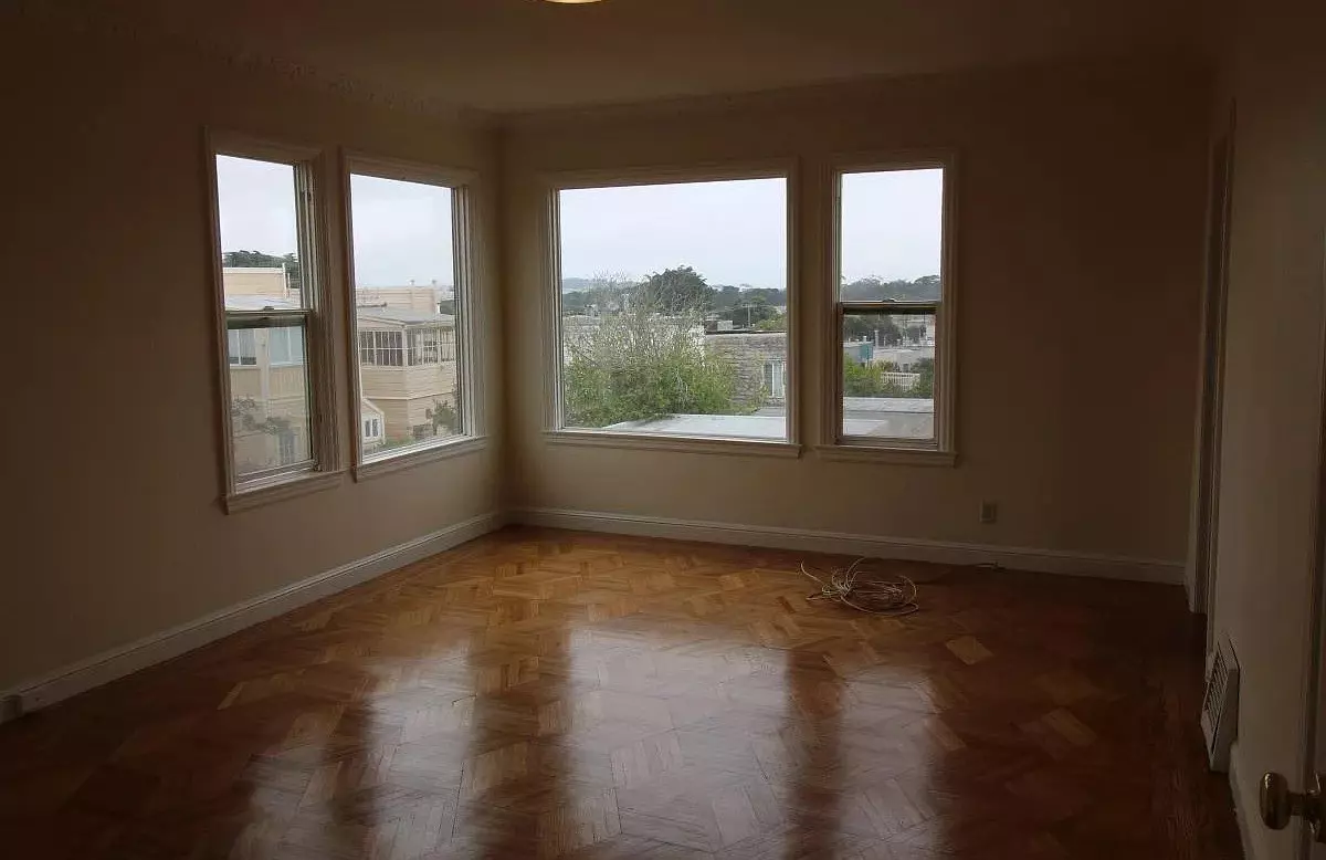 Large, Comfortable Apartment With A Lovely View.!!!!!