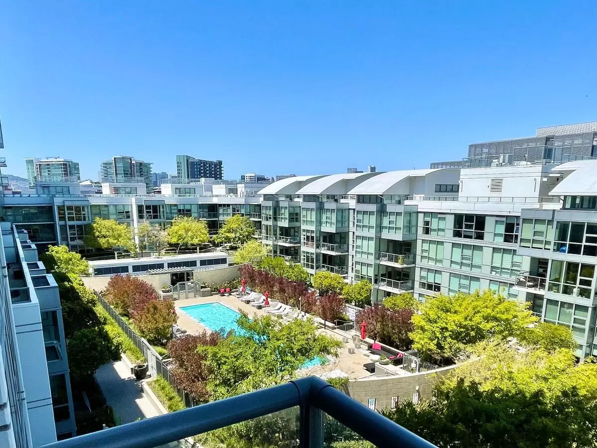 Luxurious Condo At Madrone W/bay, City Views, Balcony, Pool, Parking, Storage -fully Furnished Option - Progressive photo 3