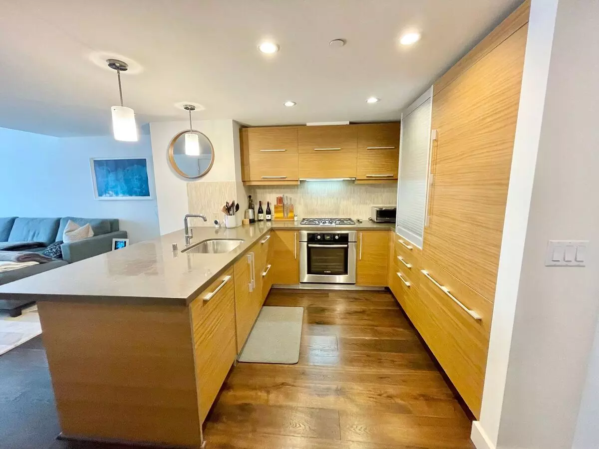 Luxurious Condo At Madrone W/bay, City Views, Balcony, Pool, Parking, Storage -fully Furnished Option - Progressive