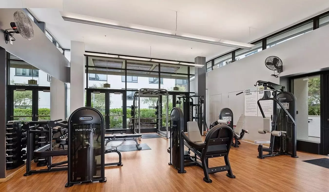 Welcome To Unit 4F , A Stunning 1 Bed, 1 Bath Unit photo 2
