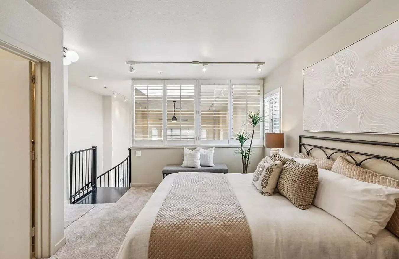 1-bed Condo With Skyline Views photo 5