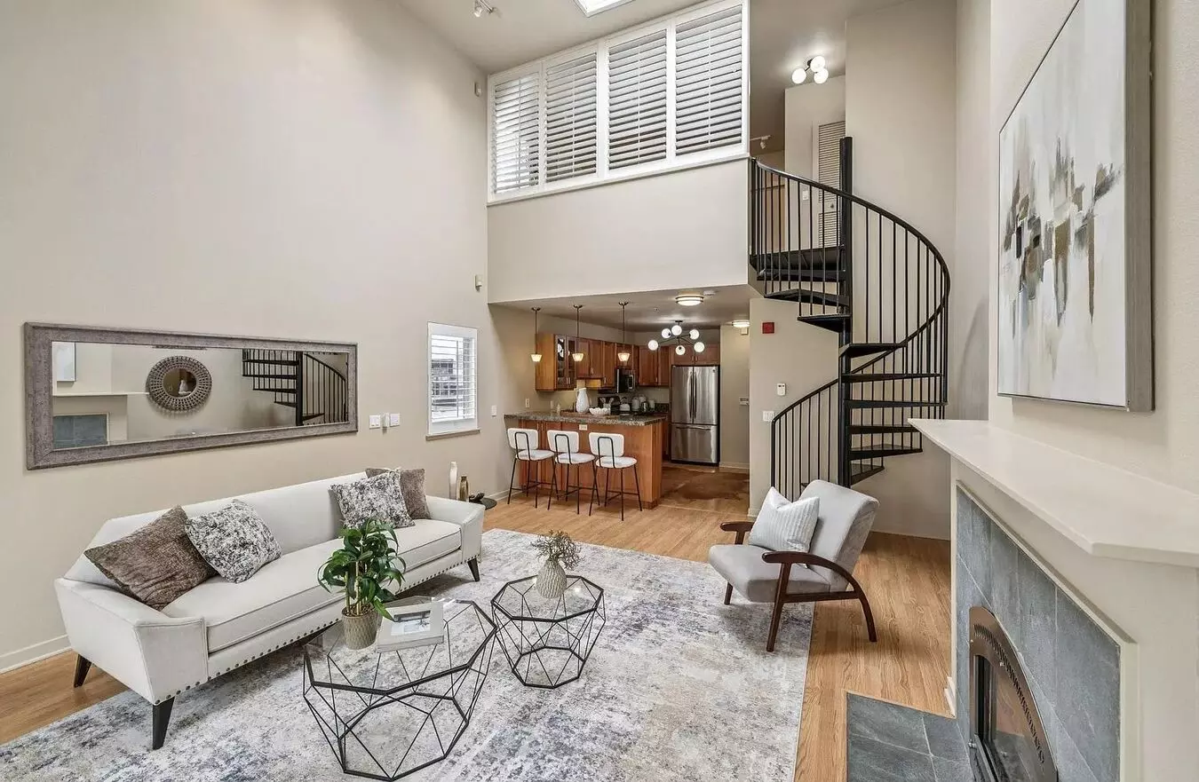 1-bed Condo With Skyline Views photo 3