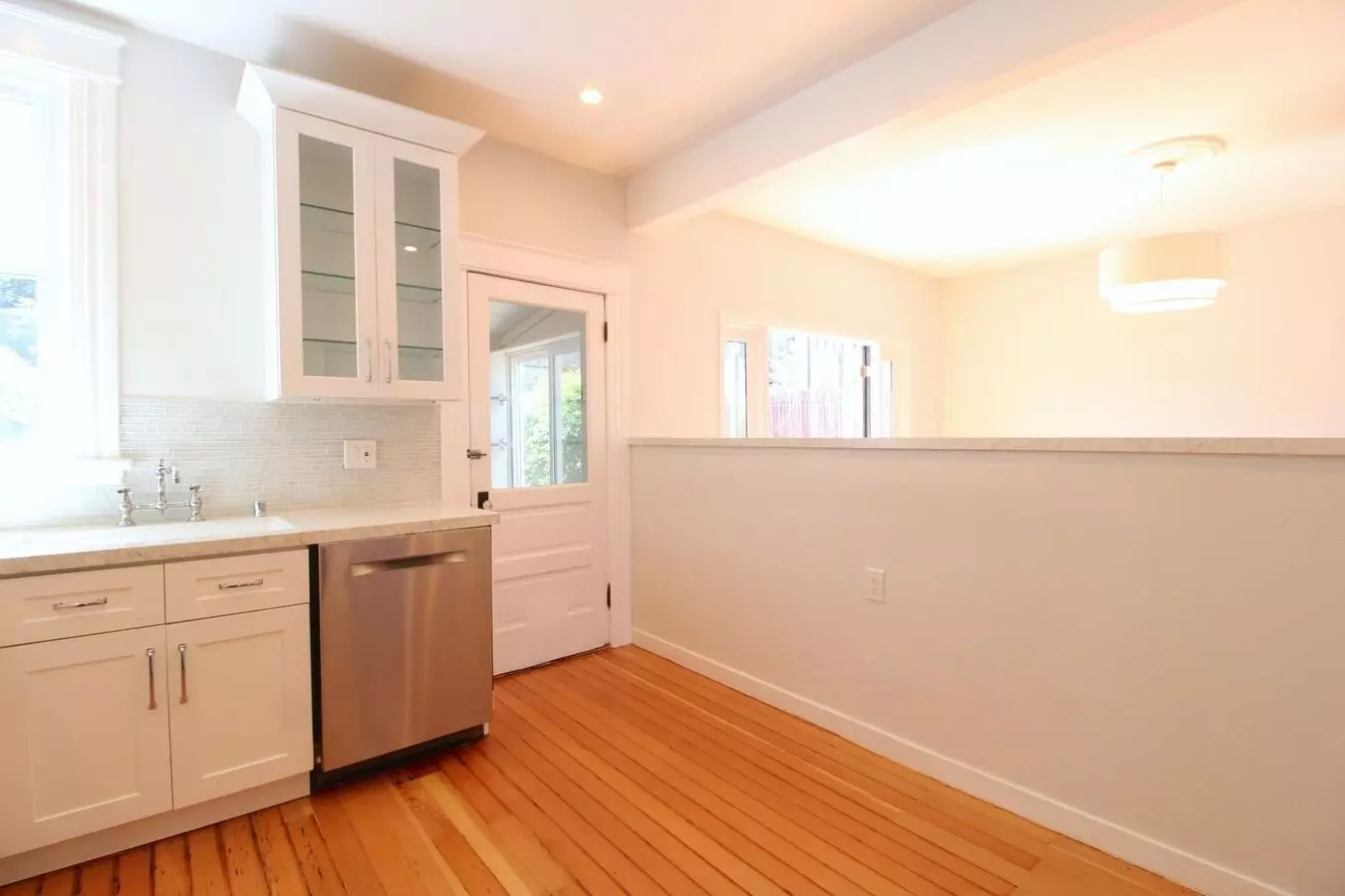 Noe Valley: Renovated Top Floor 2 photo 5