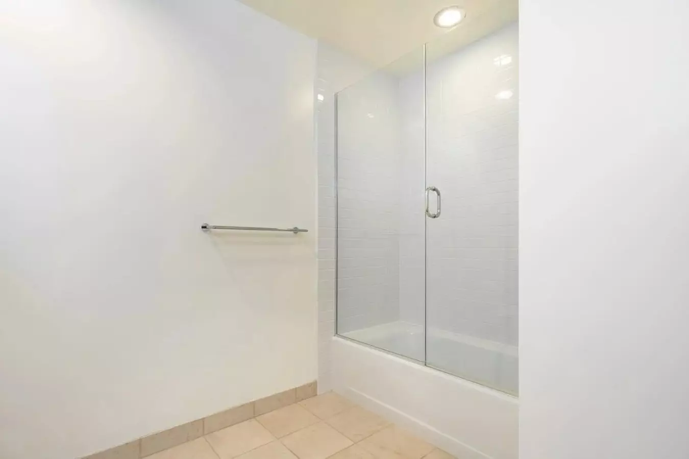 Open 1-bedroom, 1-bathroom Home, Offering Stunning Views photo 4