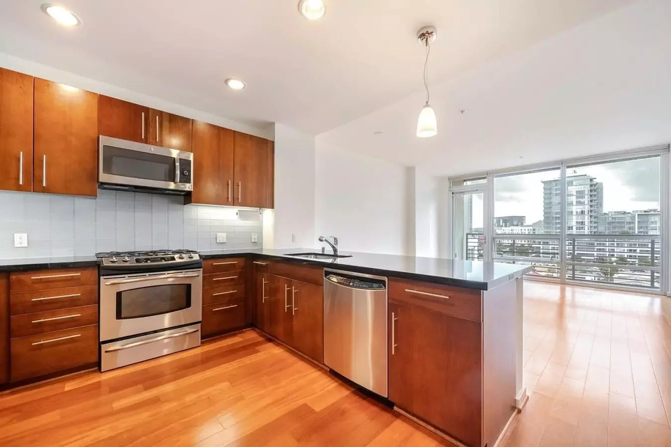 Open 1-bedroom, 1-bathroom Home, Offering Stunning Views photo 5