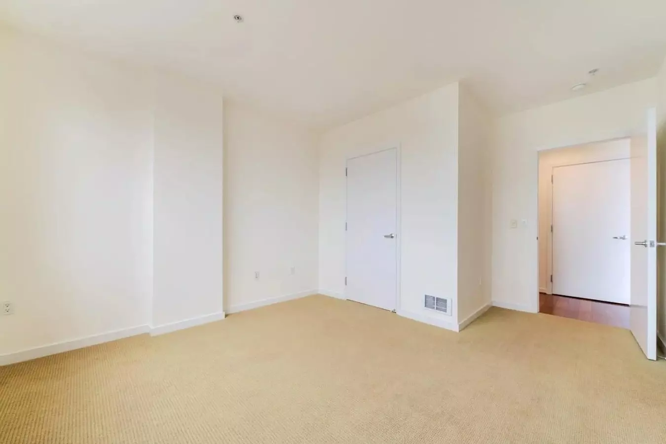 Open 1-bedroom, 1-bathroom Home, Offering Stunning Views photo 2