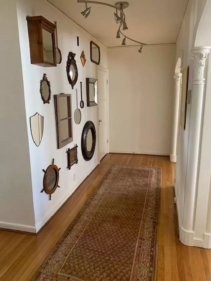 Pacific Heights: Unfurnished 4th Floor Apt W/ Optional Garage Parking &amp; Shared Roof Deck Available February 9 photo 5
