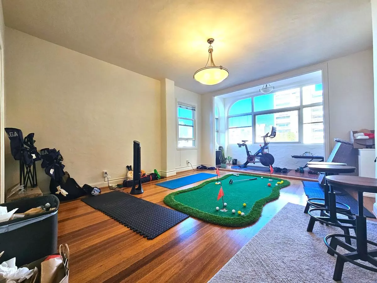 Pacific Heights: Expansive 2nd Floor Flat W/ In-unit W/d, Optional Parking &amp; Shared Roof Deck photo 5